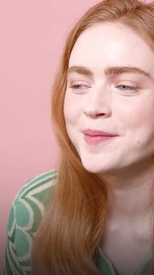 2022-06_-_Glamour_UK_BTS_video_2_mp40217.jpg