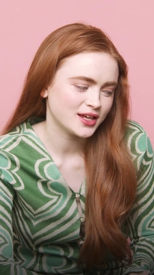 2022-06_-_Glamour_UK_BTS_video_2_mp40296.jpg