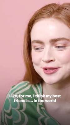 2022-06_-_Glamour_UK_BTS_video_2_mp40303.jpg