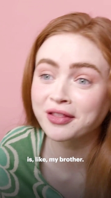 2022-06_-_Glamour_UK_BTS_video_2_mp40304.jpg