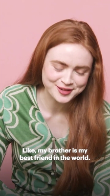 2022-06_-_Glamour_UK_BTS_video_2_mp40307.jpg
