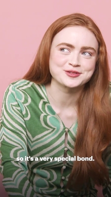 2022-06_-_Glamour_UK_BTS_video_2_mp40315.jpg