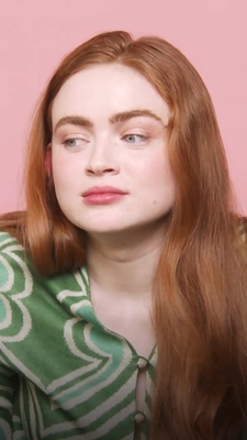 2022-06_-_Glamour_UK_BTS_video_2_mp40327.jpg
