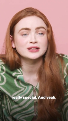 2022-06_-_Glamour_UK_BTS_video_2_mp40345.jpg