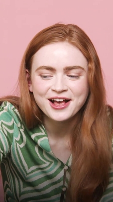 2022-06_-_Glamour_UK_BTS_video_2_mp40354.jpg
