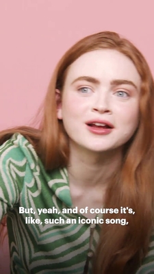 2022-06_-_Glamour_UK_BTS_video_2_mp40360.jpg