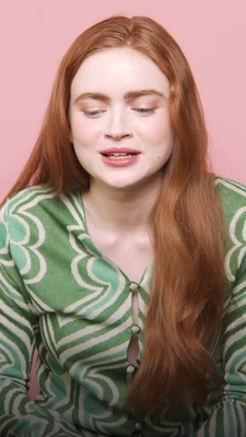 2022-06_-_Glamour_UK_BTS_video_2_mp40403.jpg