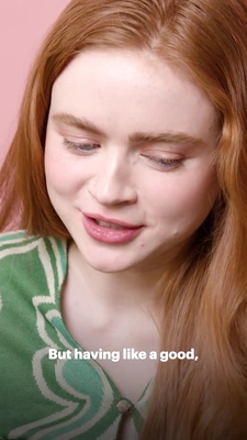 2022-06_-_Glamour_UK_BTS_video_2_mp40405.jpg
