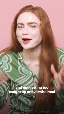 2022-06_-_Glamour_UK_BTS_video_2_mp40416.jpg