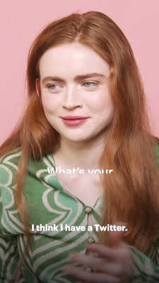 2022-06_-_Glamour_UK_BTS_video_2_mp40427.jpg