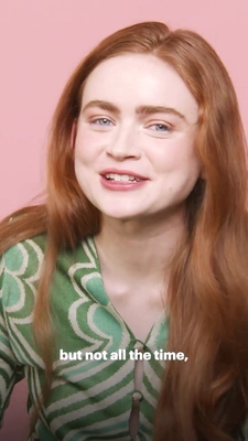2022-06_-_Glamour_UK_BTS_video_2_mp40436.jpg