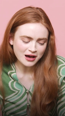 2022-06_-_Glamour_UK_BTS_video_2_mp40437.jpg