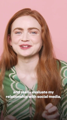 2022-06_-_Glamour_UK_BTS_video_2_mp40455.jpg