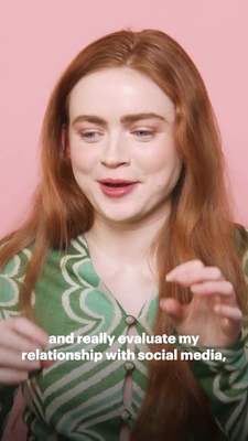2022-06_-_Glamour_UK_BTS_video_2_mp40456.jpg