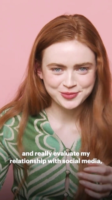2022-06_-_Glamour_UK_BTS_video_2_mp40457.jpg