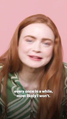 2022-06_-_Glamour_UK_BTS_video_2_mp40466.jpg