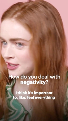 2022-06_-_Glamour_UK_BTS_video_2_mp40474.jpg