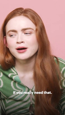 2022-06_-_Glamour_UK_BTS_video_2_mp40516.jpg
