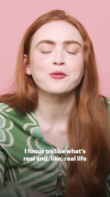 2022-06_-_Glamour_UK_BTS_video_2_mp40520.jpg