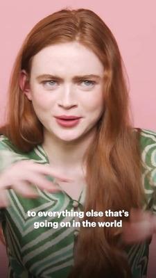 2022-06_-_Glamour_UK_BTS_video_2_mp40529.jpg