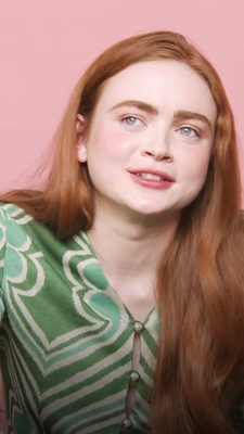 2022-06_-_Glamour_UK_BTS_video_2_mp40537.jpg