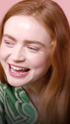 2022-06_-_Glamour_UK_BTS_video_2_mp40554.jpg