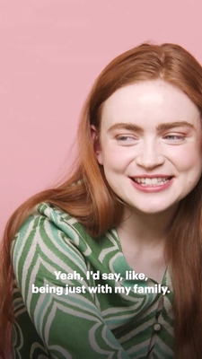 2022-06_-_Glamour_UK_BTS_video_2_mp40556.jpg