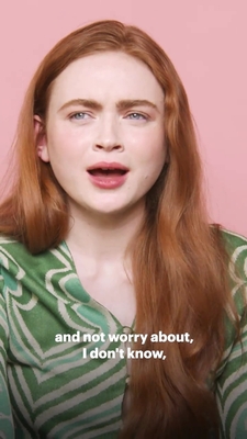 2022-06_-_Glamour_UK_BTS_video_2_mp40568.jpg