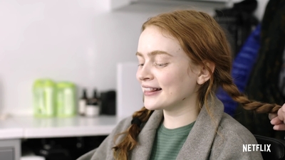 2022-06-02_-_Interview_from_the_Hair_Chair_Sadie_Sink_mp48067.jpg