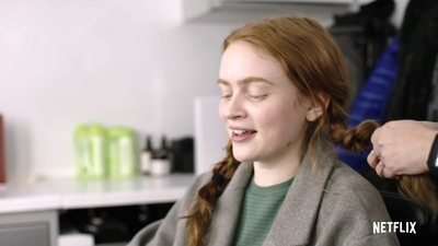2022-06-02_-_Interview_from_the_Hair_Chair_Sadie_Sink_mp48090.jpg