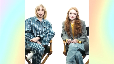 2022-06-05_-_Netflix_Latinoamerica_-_Sadie_Sink_and_Maya_Hawke_Interview_mp48471.jpg