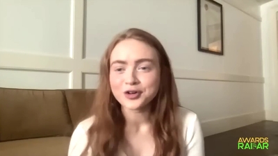 2022-06-15_-_AwardsRadar_-_Stranger_Things_4_Interview_mp41077.jpg