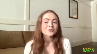 2022-06-15_-_AwardsRadar_-_Stranger_Things_4_Interview_mp41079.jpg