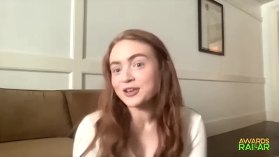 2022-06-15_-_AwardsRadar_-_Stranger_Things_4_Interview_mp41087.jpg