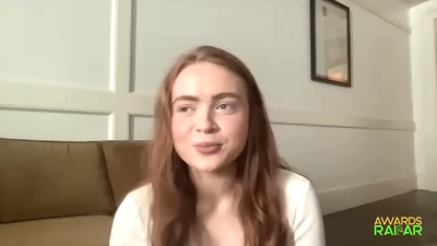 2022-06-15_-_AwardsRadar_-_Stranger_Things_4_Interview_mp41126.jpg