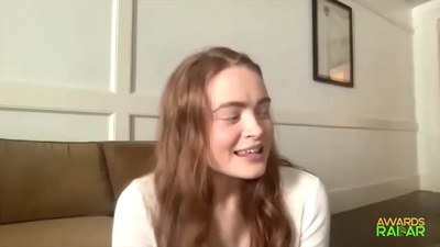 2022-06-15_-_AwardsRadar_-_Stranger_Things_4_Interview_mp41227.jpg