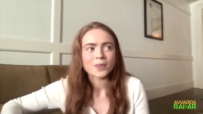 2022-06-15_-_AwardsRadar_-_Stranger_Things_4_Interview_mp41327.jpg