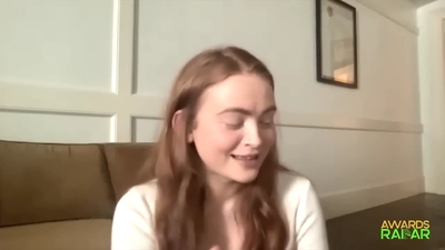 2022-06-15_-_AwardsRadar_-_Stranger_Things_4_Interview_mp41492.jpg