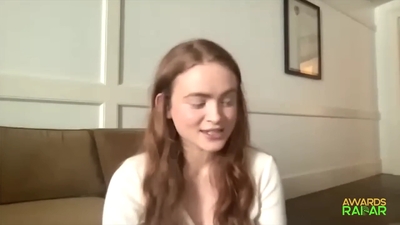 2022-06-15_-_AwardsRadar_-_Stranger_Things_4_Interview_mp41517.jpg