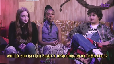 2022-06-29_-_HITZ_Speaks_-_Stranger_Things_Cast_Plays_Would_You_Rather_mp42493.jpg