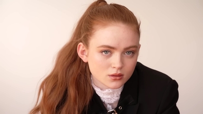 2022-07-11_-_Coveteur_-_Sadie_Sink_Shares_Her_Favorite_Pieces_in_Her_Closet_mp43636.jpg