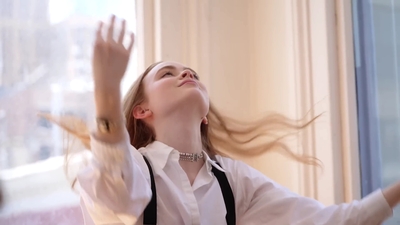 2022-07-11_-_Coveteur_-_Sadie_Sink_Shares_Her_Favorite_Pieces_in_Her_Closet_mp43657.jpg