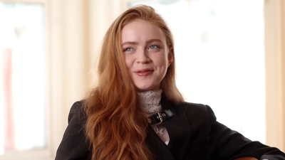 2022-07-11_-_Coveteur_-_Sadie_Sink_Shares_Her_Favorite_Pieces_in_Her_Closet_mp43665.jpg