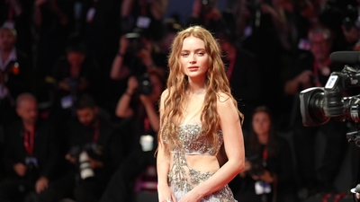 2022-09-04_-_Venice_2022_-_The_Whale_Premiere_NEW_28129_mov4641.jpg