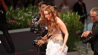 2022-09-04_-_Venice_2022_-_The_Whale_Premiere_NEW_28429_mov4688.jpg