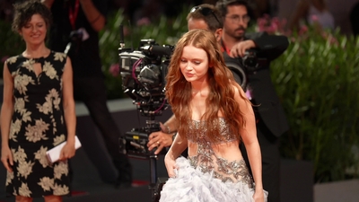2022-09-04_-_Venice_2022_-_The_Whale_Premiere_NEW_28429_mov4689.jpg