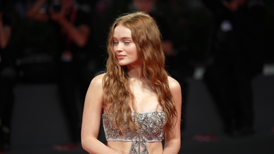 2022-09-04_-_Venice_2022_-_The_Whale_Premiere_NEW_28929_mov4778.jpg
