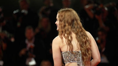 2022-09-04_-_Venice_2022_-_The_Whale_Premiere_NEW_28929_mov4787.jpg