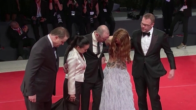 2022-09-04_-_Venice_2022_-_The_Whale_Premiere_2_mp40601.jpg