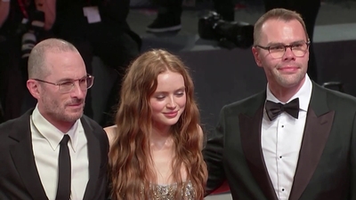 2022-09-04_-_Venice_2022_-_The_Whale_Premiere_2_mp40609.jpg